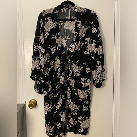 Floral Robe - Picture 1 of 6